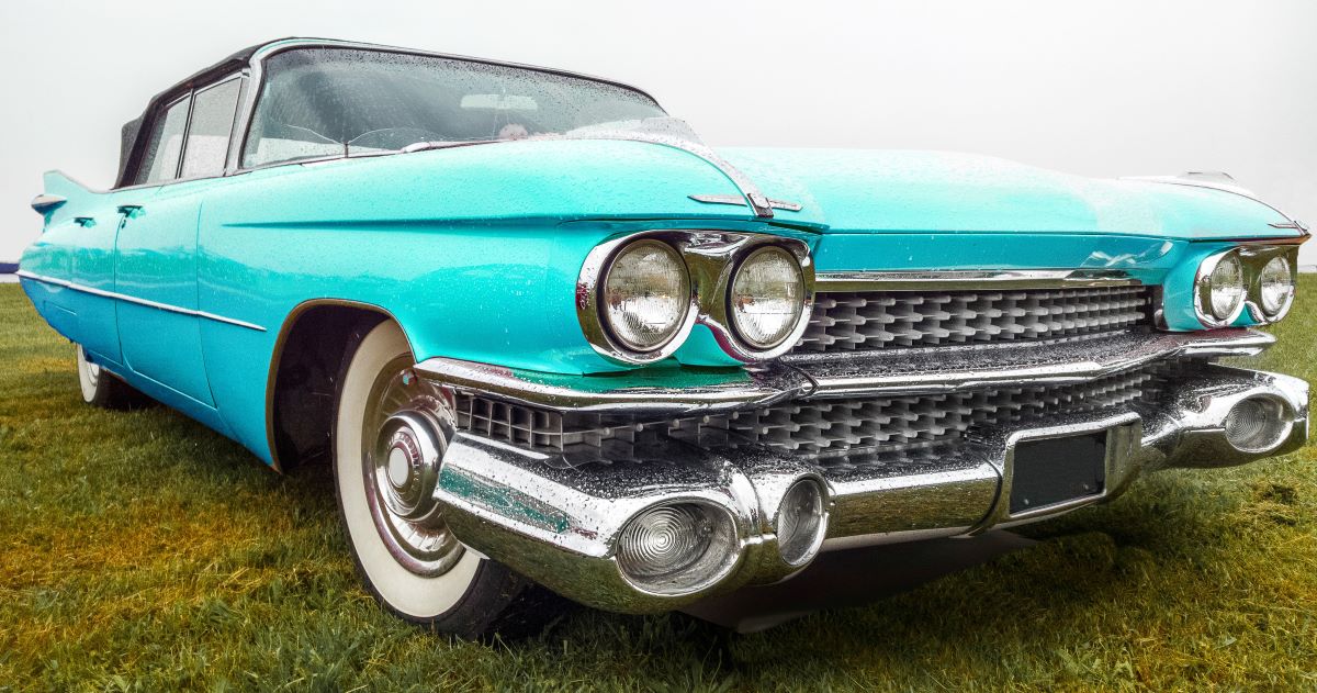 closeup-shot-vintage-turquoise-car-parked-green-field